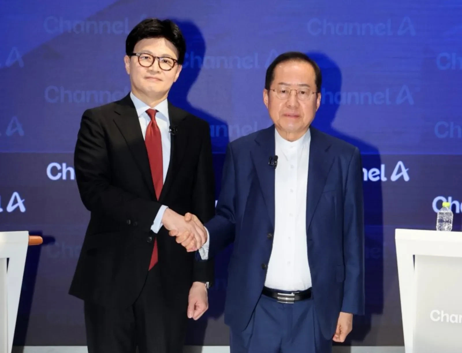 韩国党内初选辩论变骂战











不敢相信！这真的是一场严肃的政治辩