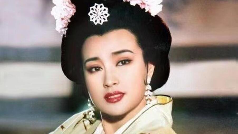 74岁刘晓庆再掀争议：女人不做家务，才能创造更大价值！