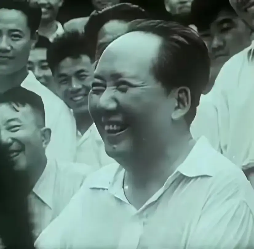 中国革命的成功是不容易的，牺牲了无数英雄豪杰，在艰难的道路上每当革命陷入低潮，每