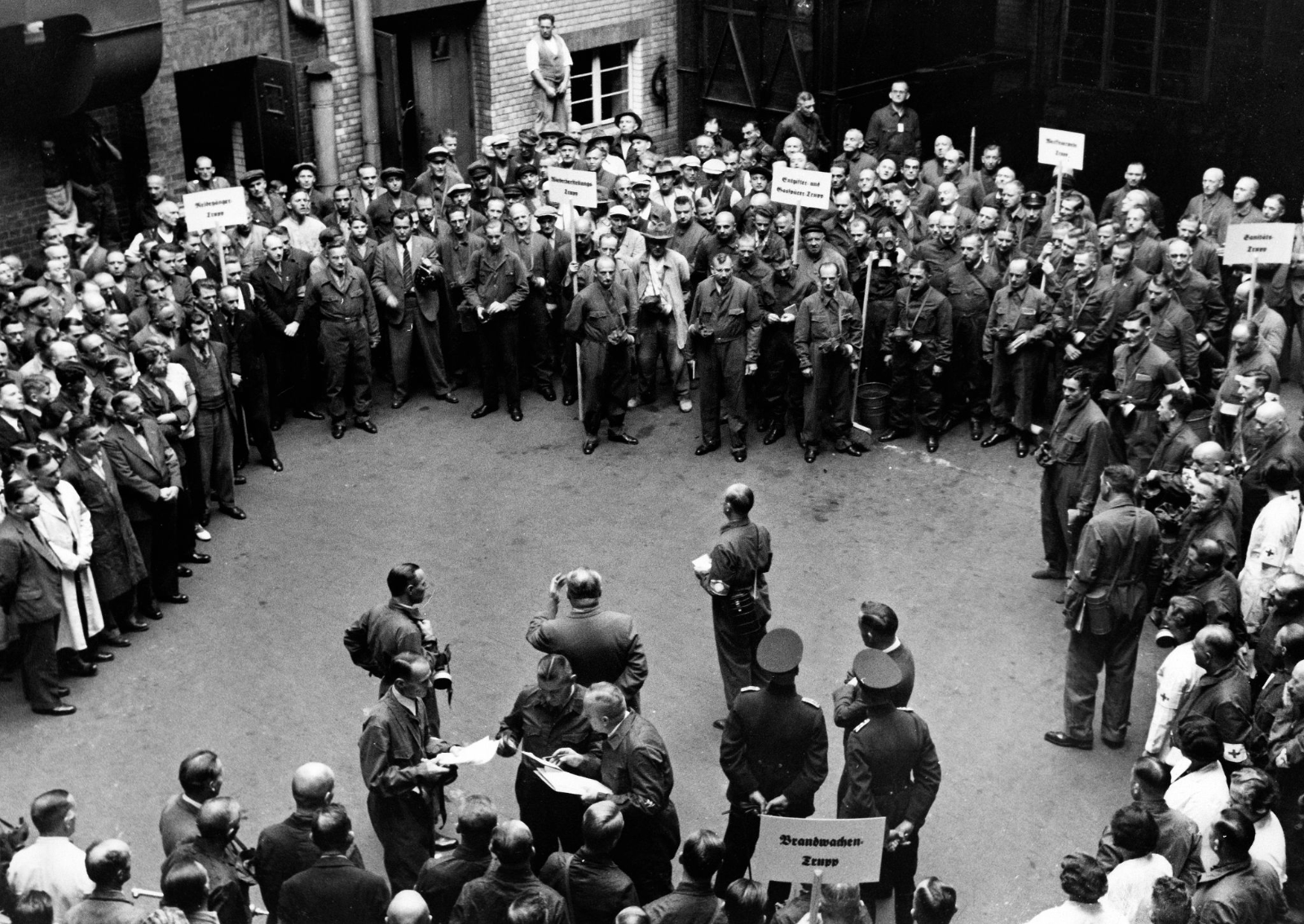 1939年7月26日，德国柏林的防空演习。