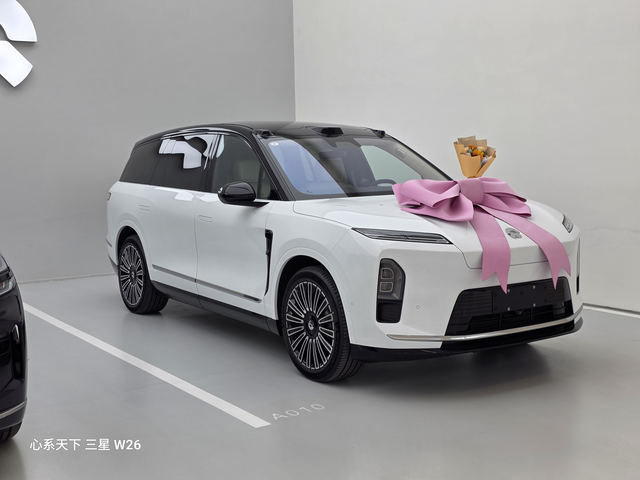 白外白内质感很不错
二代8开了两年亏了三十多万卖了换了三代8，虽然很心疼，但是质