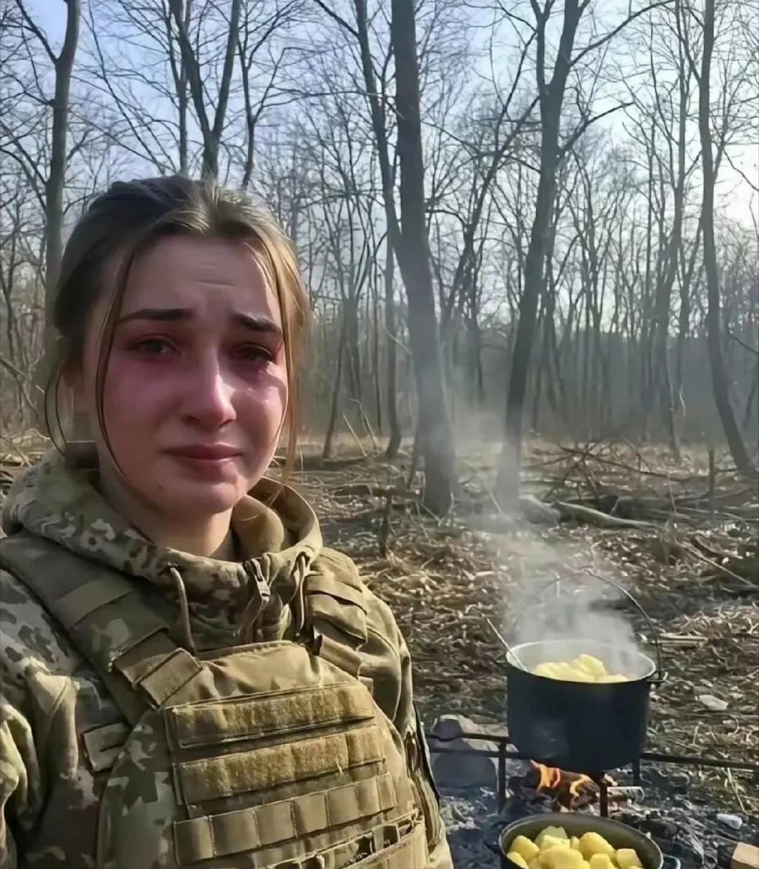 这个保家卫国泪流满面的乌克兰女兵用哭泣是想告诉我们什么吗？
可怜的女人，吃了这顿