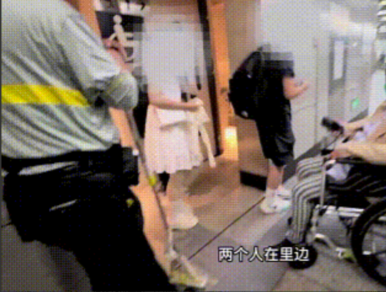 令人作呕！北京，5月20日晚高峰，地铁四号线的一个无障碍卫生间内，一男一女占用设