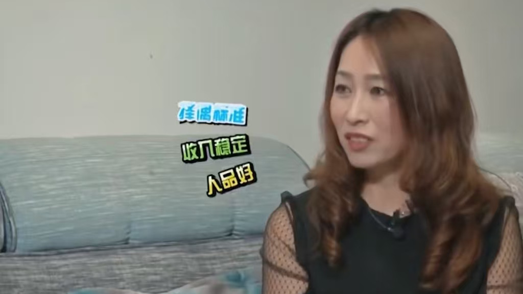 52岁未育大妈情感曲折，吃喝玩乐花钱如流水，找有房有钱的老伴