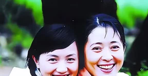 怪不得朱媛媛去世会让倪萍潸然泪下。原来两个人曾经是那么亲密的合作伙伴，她们是同事