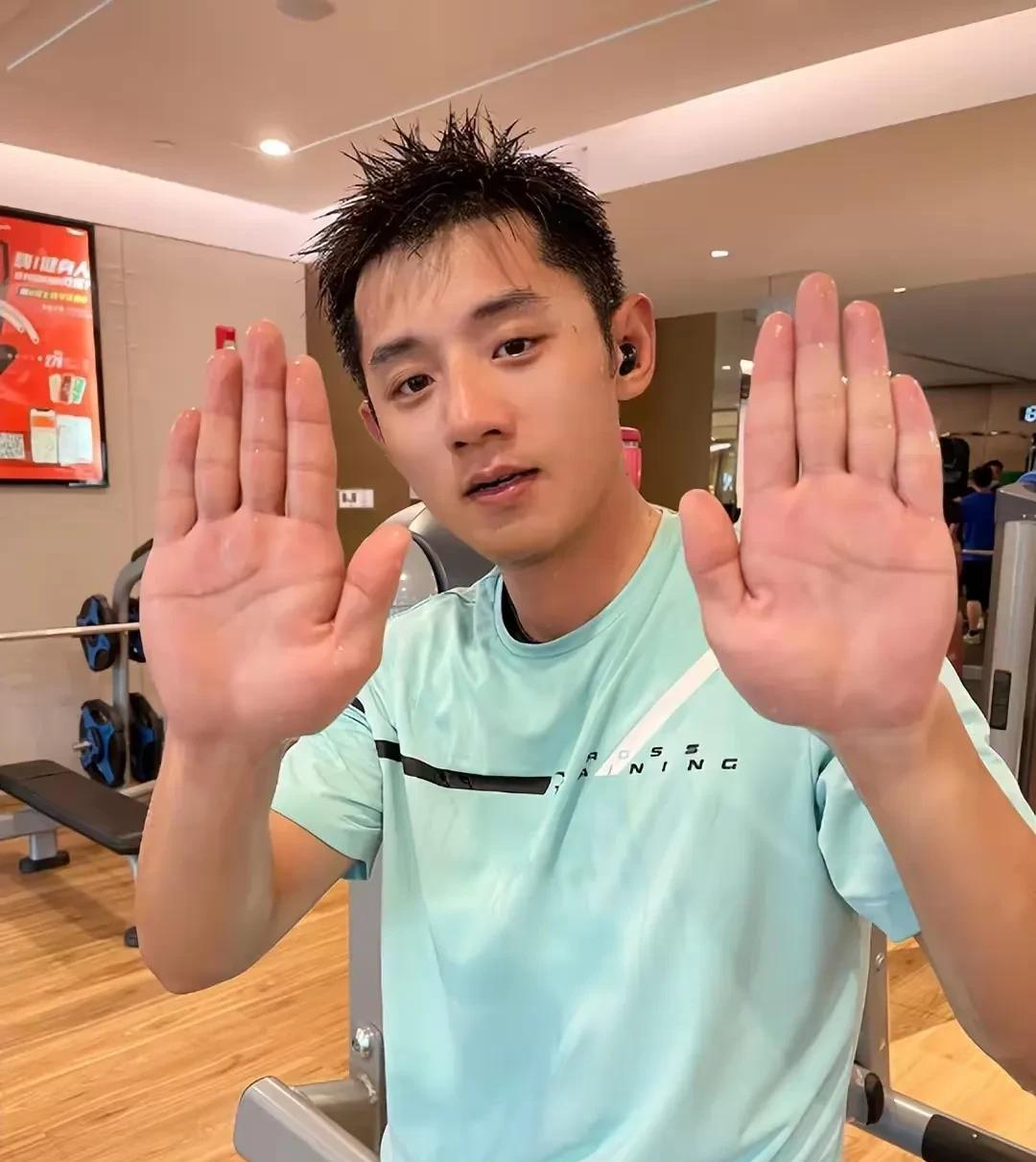 张继科只是多了些霸气，比如比赛赢了撕球衣，可是要是没那么霸气，我们怎么去狙击那些