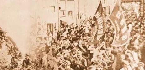 1949年4月中旬，就在四野大军结束休整开始南下时，领导班子却突然发生重大变化：