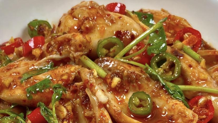 麻辣手撕鸡腿：香辣入味，肉质嫩滑，下酒下饭的家常开胃菜！