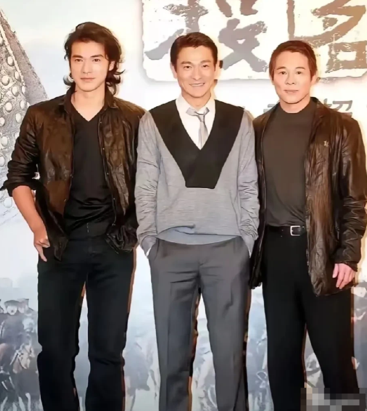 哇塞，三位香港明星同框
金城武身高180Cm，休重70kg
刘德华身高174Cm