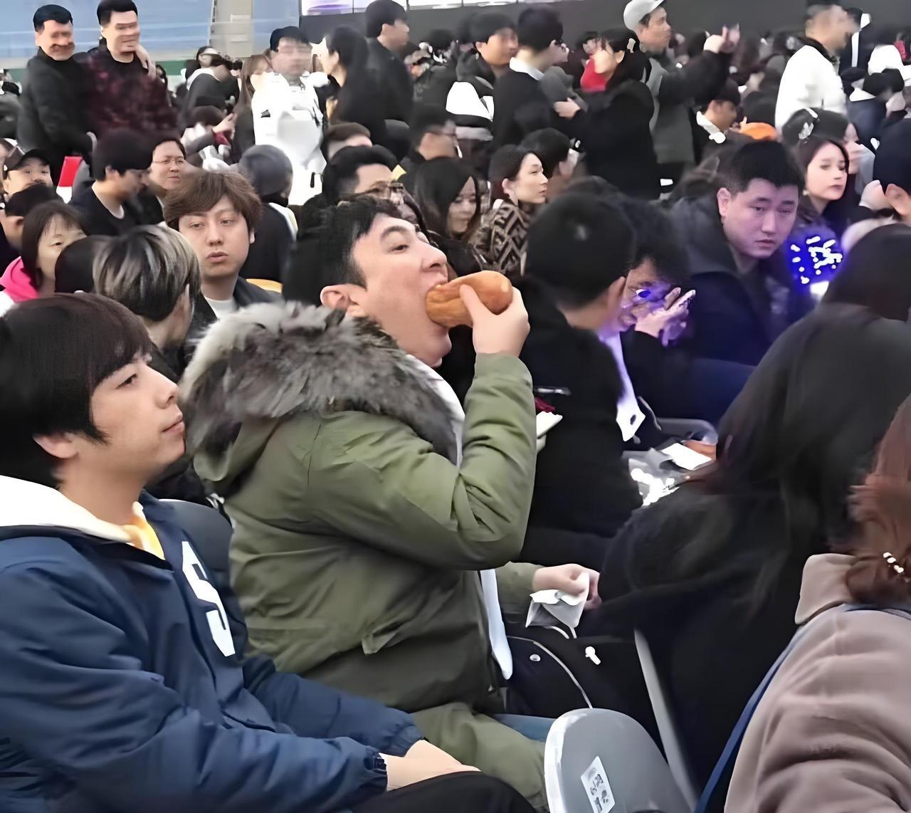 很长时间不见王思聪出来晃荡了，看来老王家这几年资产确实缩水的厉害，王健林这次更是
