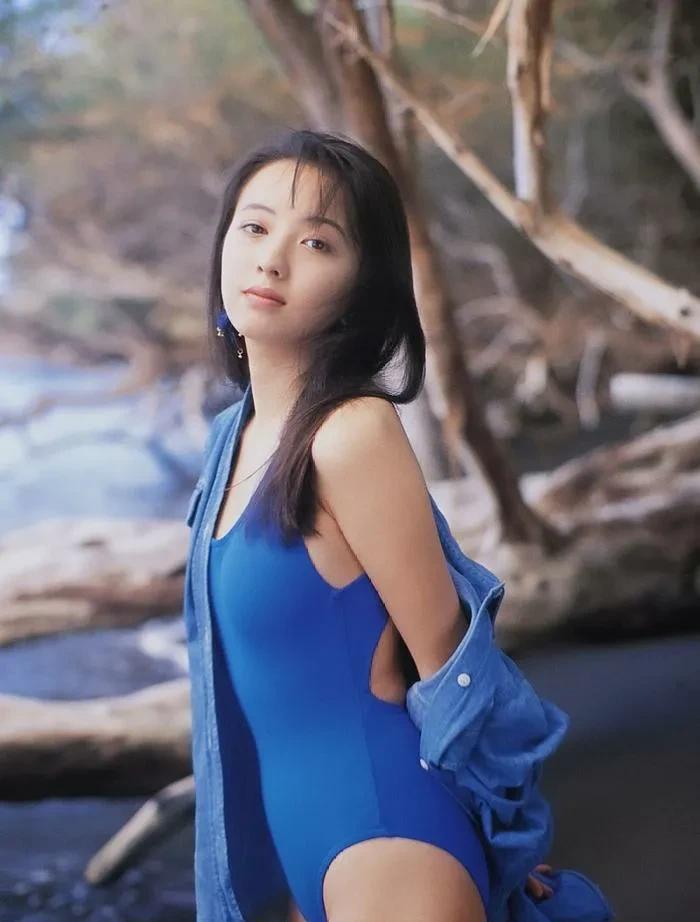 高桥由美子。