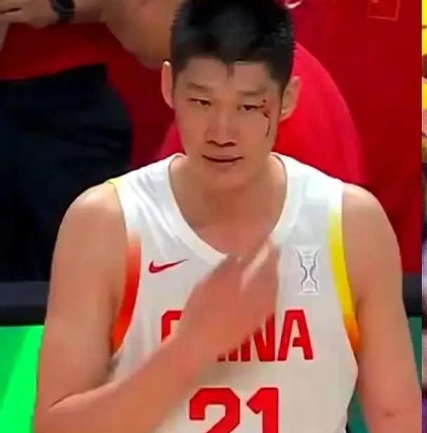 郭指导，中国男篮圈里的明白人啊，一语道破，一针见血，所以，他选了十二个场上敢拼命