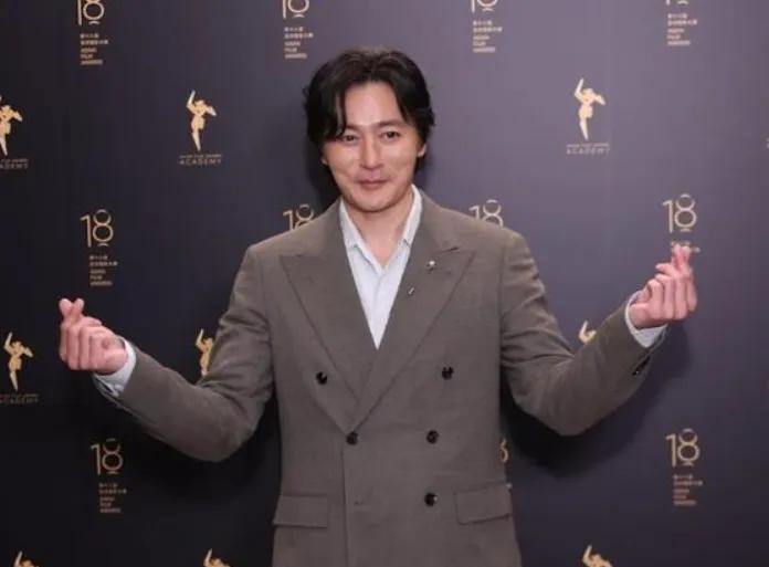 获颁“卓越亚洲电影人大奖” 张东健最想和梁朝伟合作
韩星张东健（Jang Don