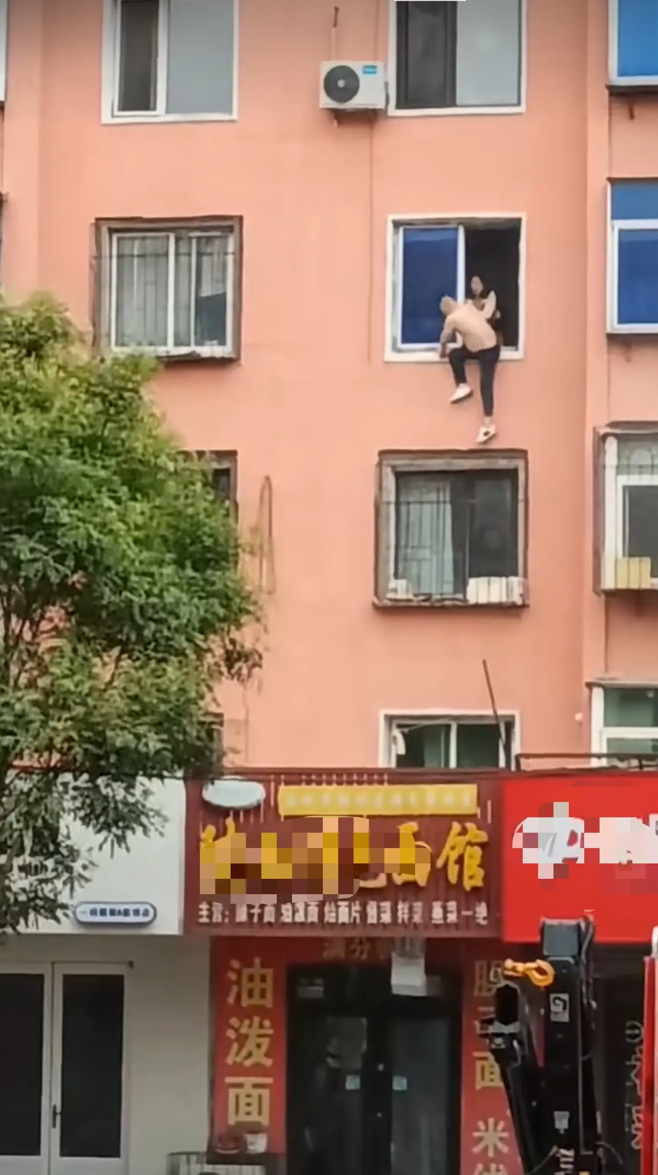 失败的老王……我从来不走窗户

