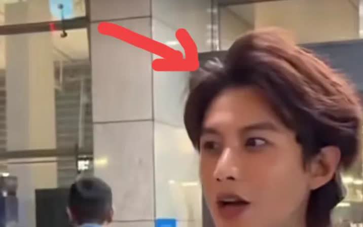 我发现何健麒有个问题很严重，

你看现在的他，

跟以前比有没有发现
