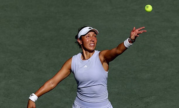 4月7日凌晨，WTA500查尔斯顿站决赛落幕，头号种子佩古拉以6-3、7-5直落