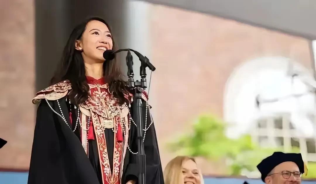 对于中国青岛蒋雨融而言，借用他老乡的一句名言：诋毁，也是一种仰望。
蒋雨融出生于