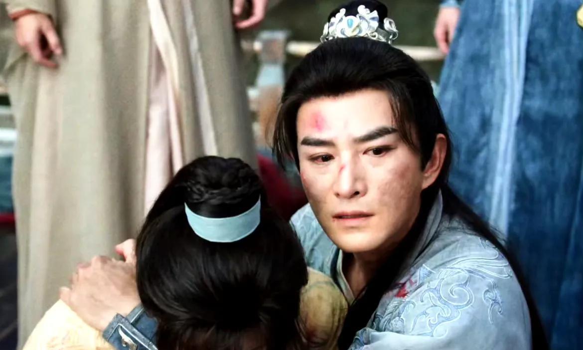 张晓晨在《赴山海》出演的萧秋水二哥，
总感觉演技呆呆的，说台词也是慢慢吞吞的，