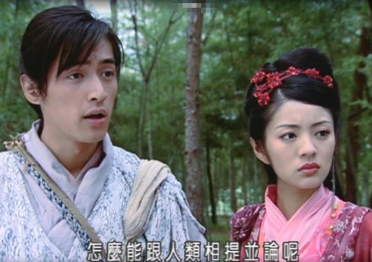 安以轩就算没有她老公，她也还是她爸妈的女儿，还是一个大小姐而且人家当红的时候应该