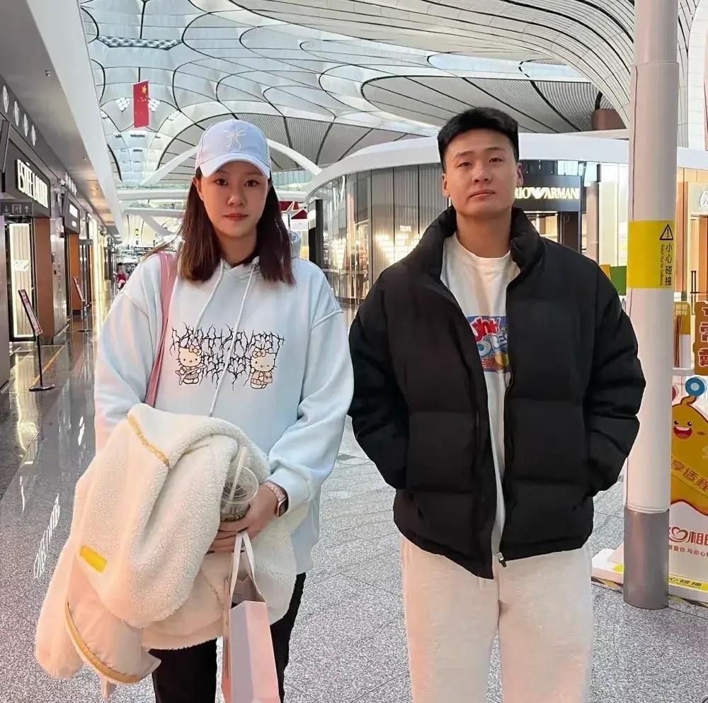 新疆男篮休赛期的任务可不轻松。在阵容稳定方面，让刘炜当主帅是个很棒的决定。他有经
