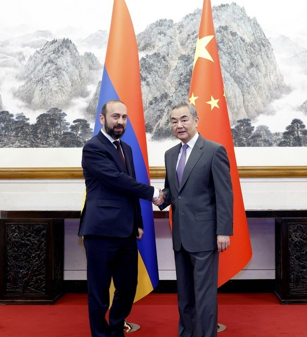 中国亚美尼亚要好，一起搞事情啦











啥？亚美尼亚外长跑来中国了