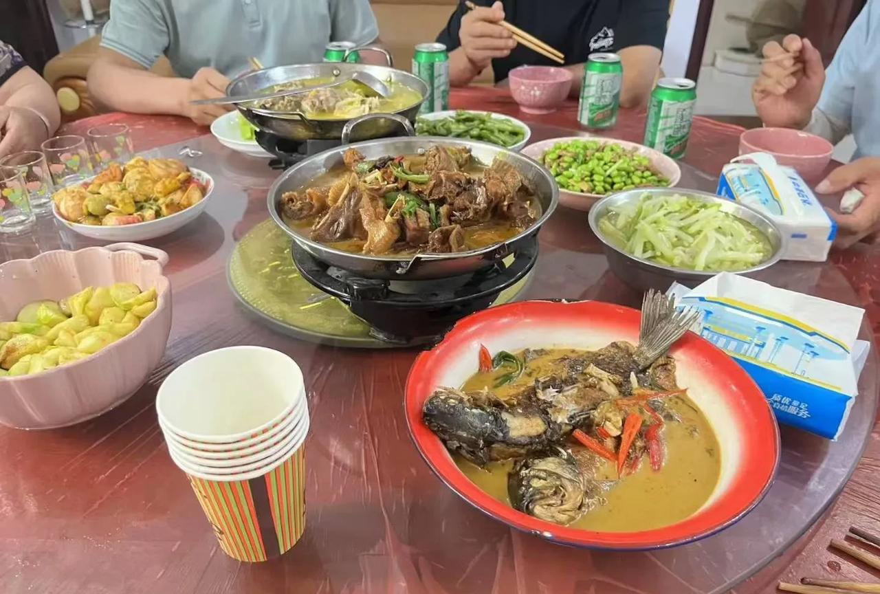 月入三千多回娘家，弟媳妇却这样！
我是农村人，在一家工厂上班，
月入三千多，每次
