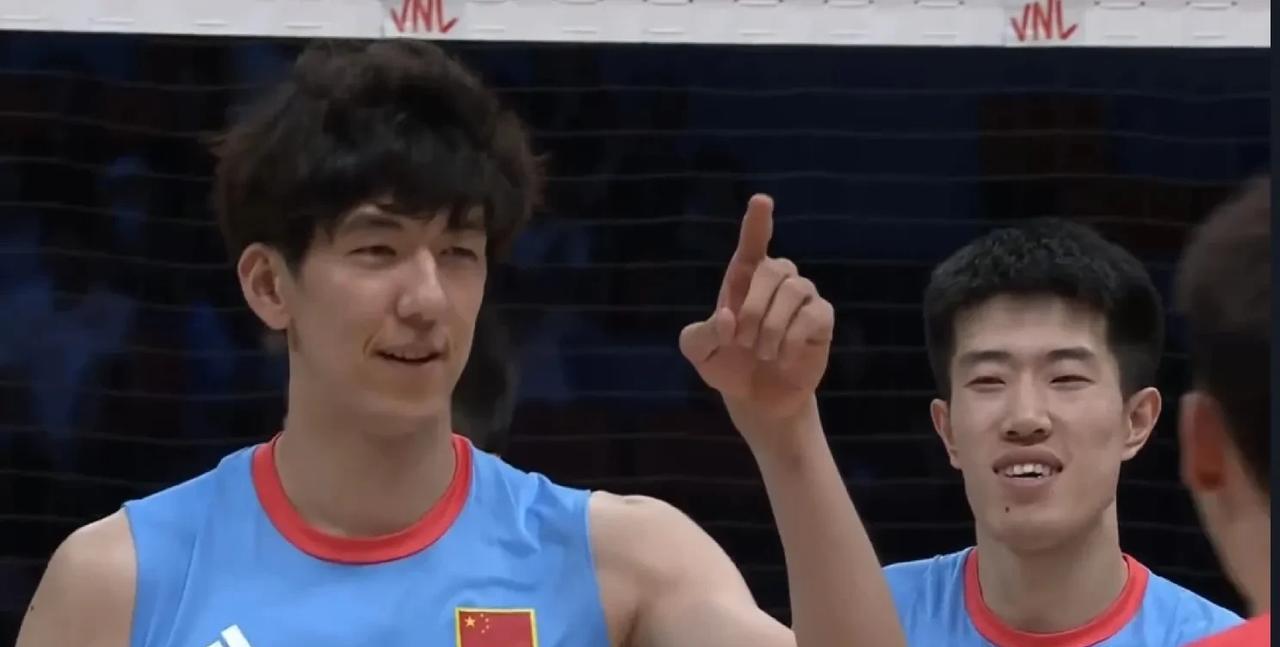 中国男排是不是偷练了？第一局竟然战胜了强大的荷兰队
      今天世界男排联赛
