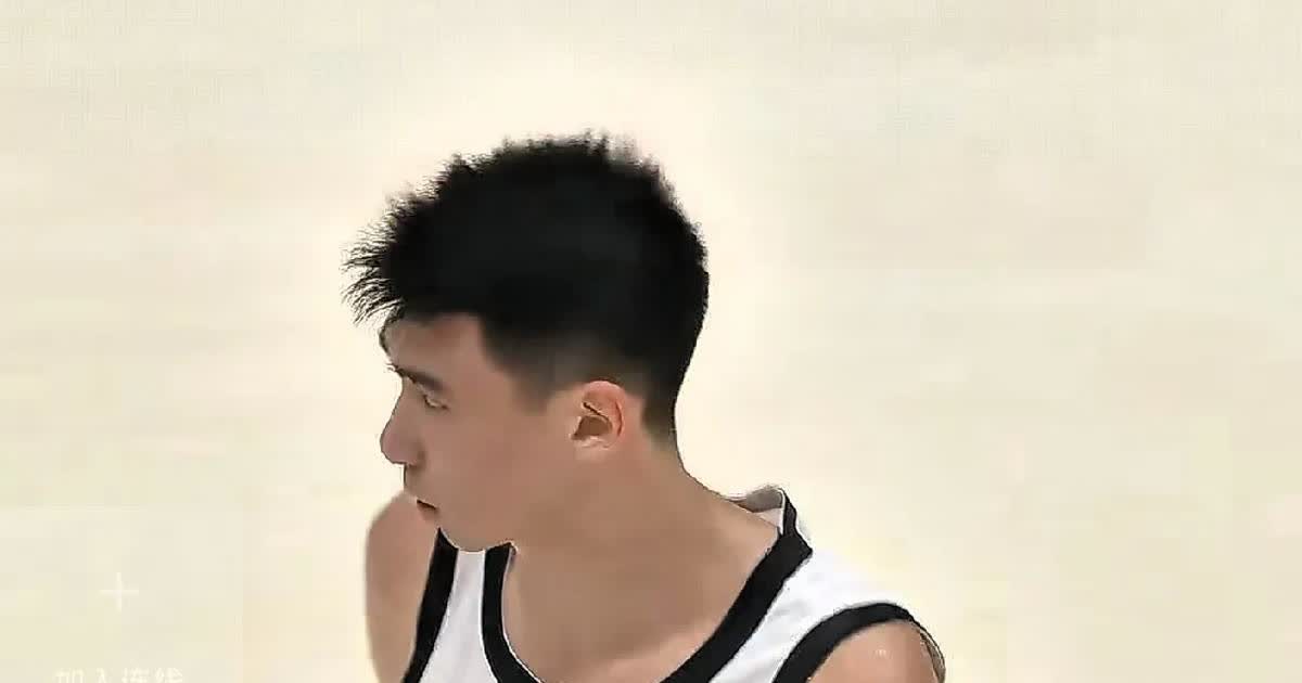 6次盖帽也救不了19个篮板被爆

国家队名单边缘，他站着比谁都高，却感觉最矮
