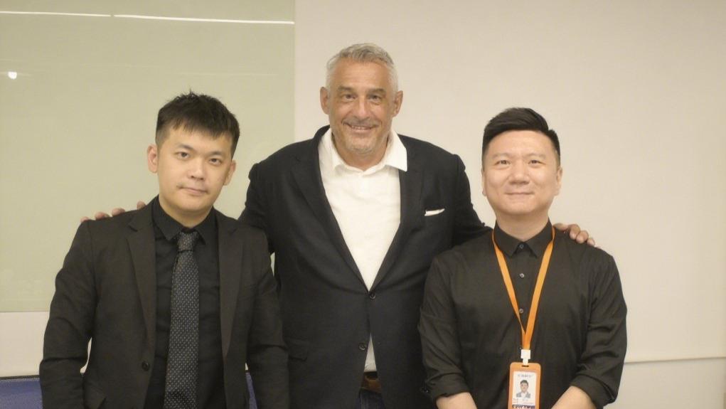 莲偶科技与NBA太阳队高层会面，探索VR观赛新可能