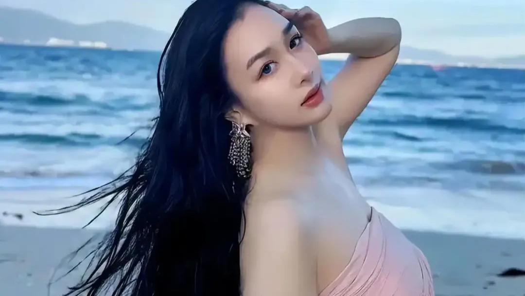钟丽缇女儿才15岁就美成这样，颜值身材赶超妈妈年轻时，母女同框似