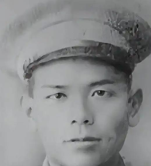 1949年12月，胡宗南给曾扩情15两黄金和一张机票，说：“跟我去台湾”。可曾扩