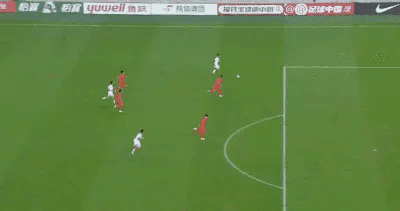 踢个东帝汶也能丢球！国足后场失误，对手扳回一球！
不得不说这个球真是不应该。先