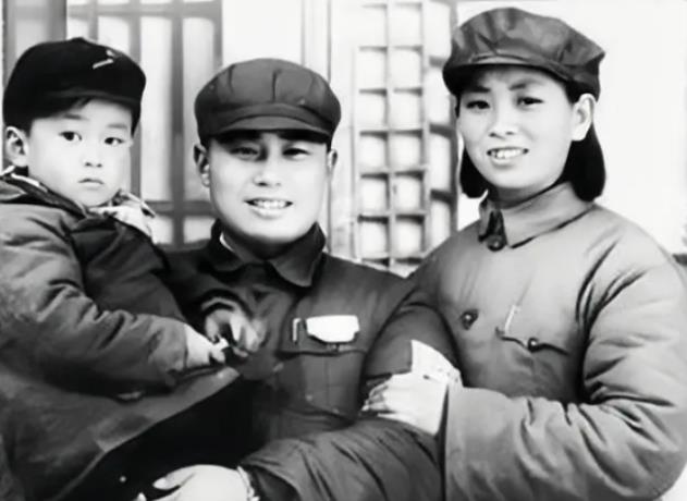 1978年，抗战英雄王近山弥留之际，把众儿女叫到身边叮嘱说，自己一辈子都不会原谅
