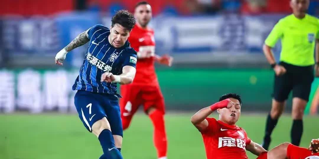 当河南队4：1大胜深圳新鹏城的时候，很多河南球迷认为本队已经保级无忧，可以全力出