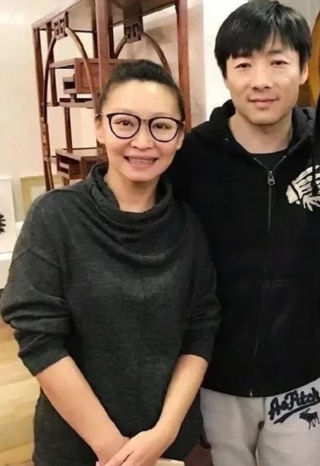 1995年，23岁的刘天池刚演完张艺谋的《活着》，满心期待导演的评价。结果，张艺
