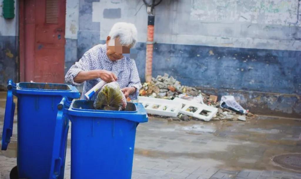 福建福州，93岁孤寡老太半夜去世，这，是一个让人心酸的故事，93岁，多么漫长的岁