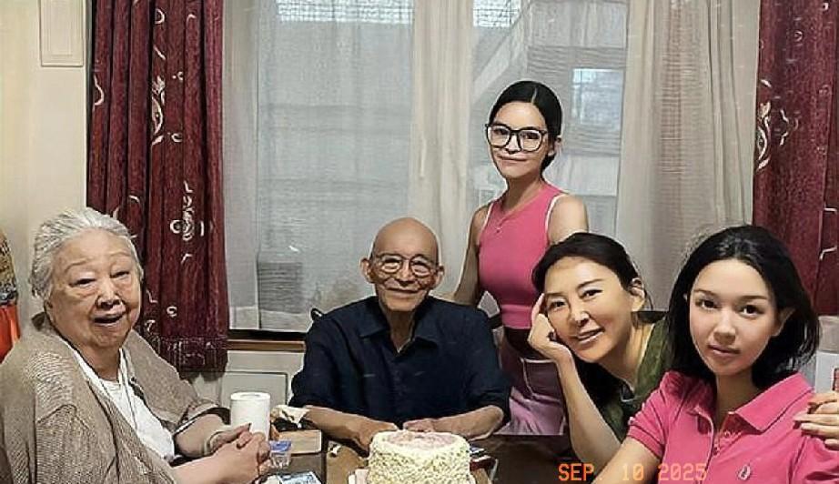 92岁游本昌为何选择入住养老院？追求尊严晚年还是被迫无奈？
92岁的游本昌近日接
