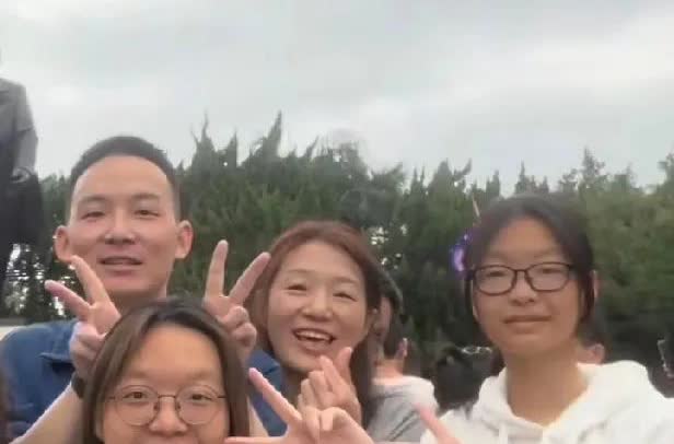 一觉醒来，风向变了，支持谢浩楠妈妈的，大部分要退货了，其实不妨想想，前夫那么有钱
