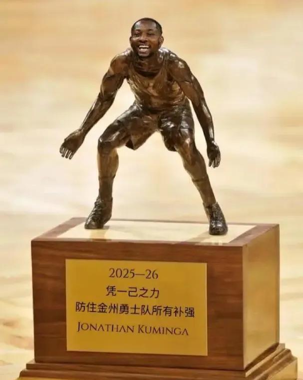 库明加—勇士队休赛季最佳防守球员！
库明加一直未签约，勇士队休赛期未能补强。霍福