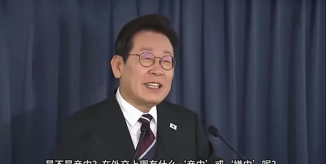 选举前，一副亲中仇日疏美的姿态；
当选后，一副亲日舔美疏中的衰样。
太虚伪了！他