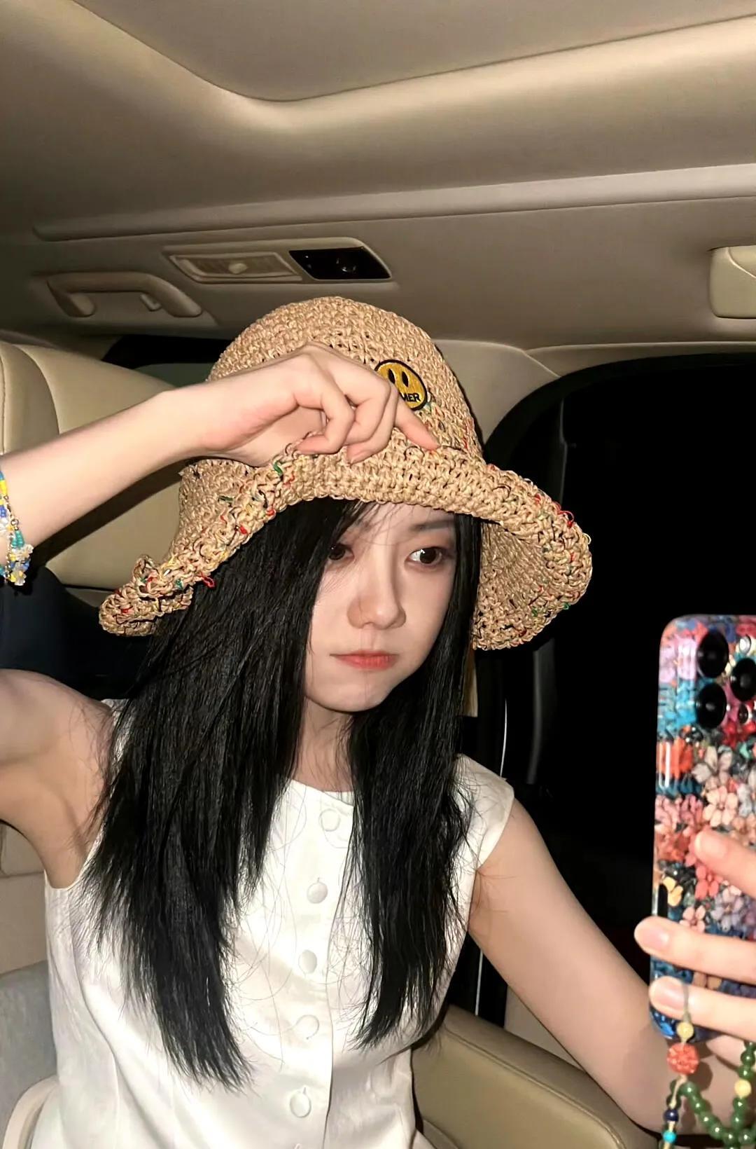 谭松韵（饰纪星）：90年川妹子，162cm甜妹天花板，路透+职场装双视角暴击；