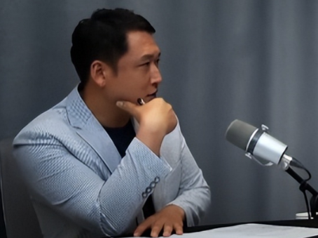 韩国专家太敢说了！

有一位韩国专家表示，如果美国将所有的军事力量，包括十一艘航