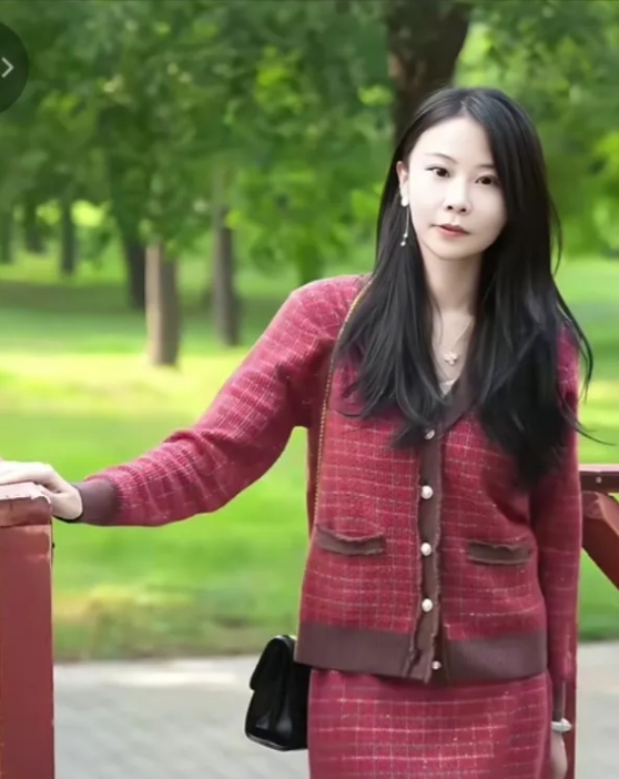 太棒啦，许家妮妮终于更新了！
柴桑大姐上周都说，妮妮马上出来直播了，果然如此，谁