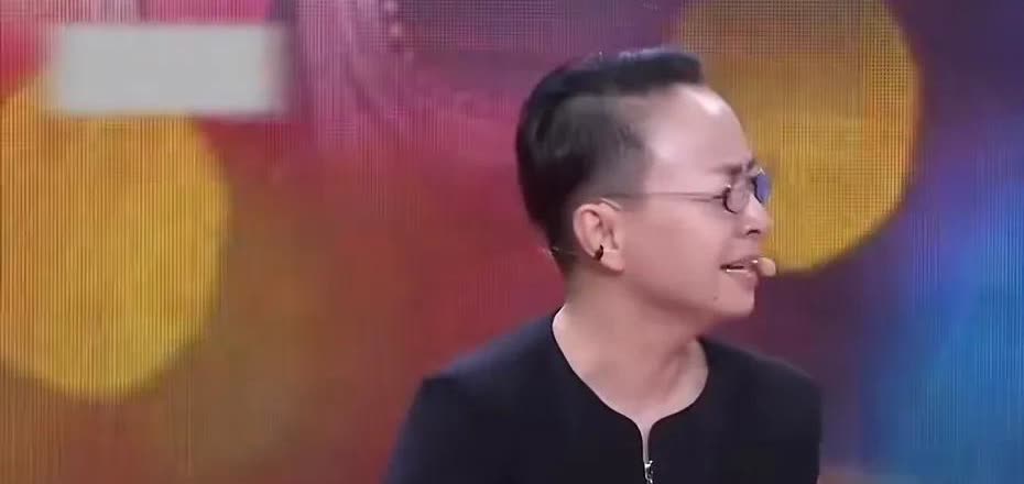 演员宋丹丹说：“当时我和张嘉译在《美好的生活》中饰演母子，其实我们俩年纪差不多，