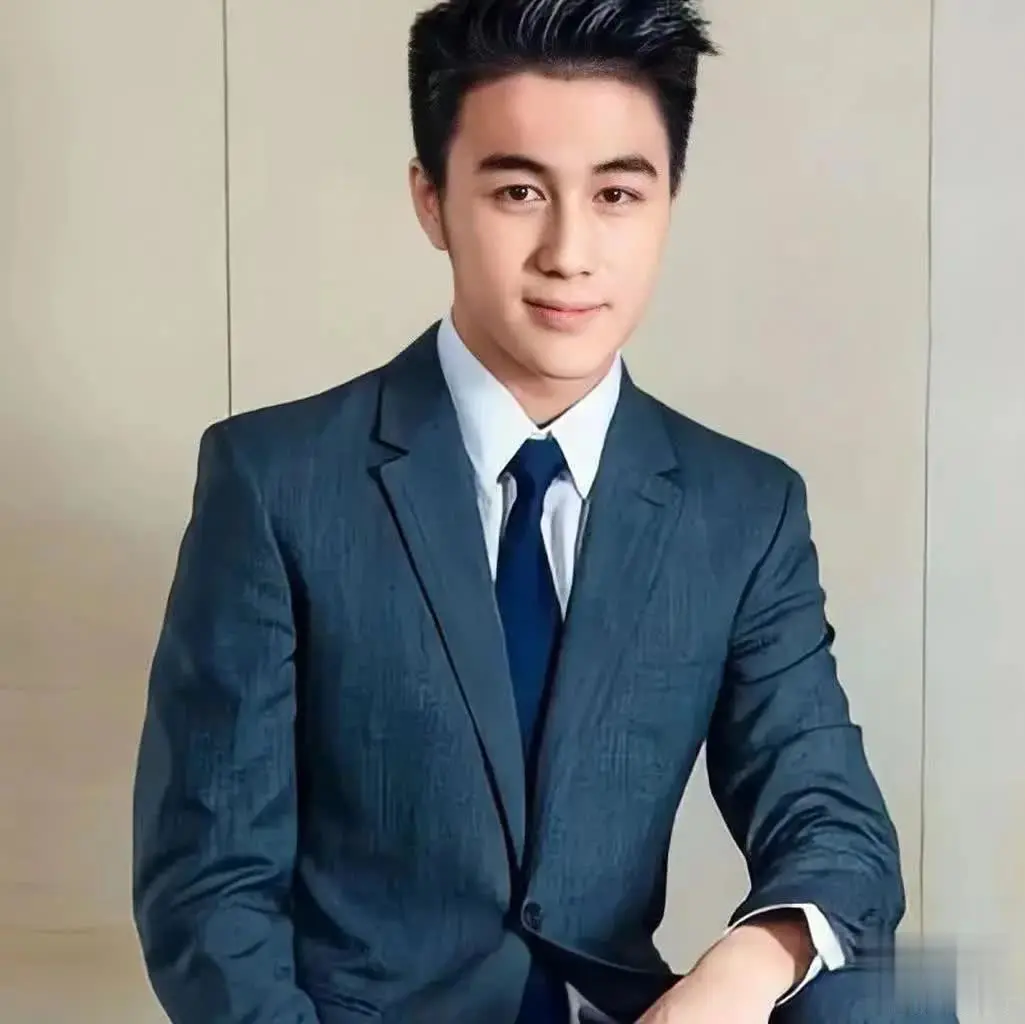 你认为女生会更喜欢王思聪还是何猷君？
