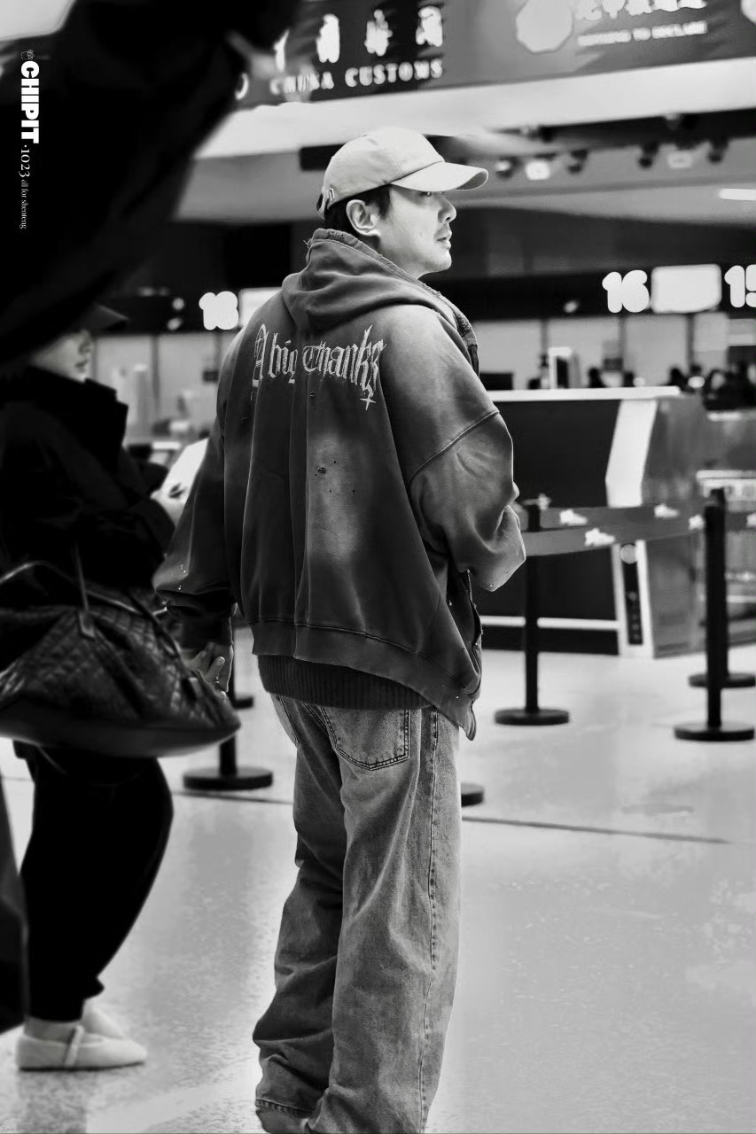 怎么不能有站姐！这可是军艺校草哎182的沈腾，在叔圈也是法拉利的存在