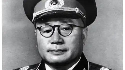 从军长降到副旅长，许世友闹情绪不肯上任，一听旅长是谁立刻出发