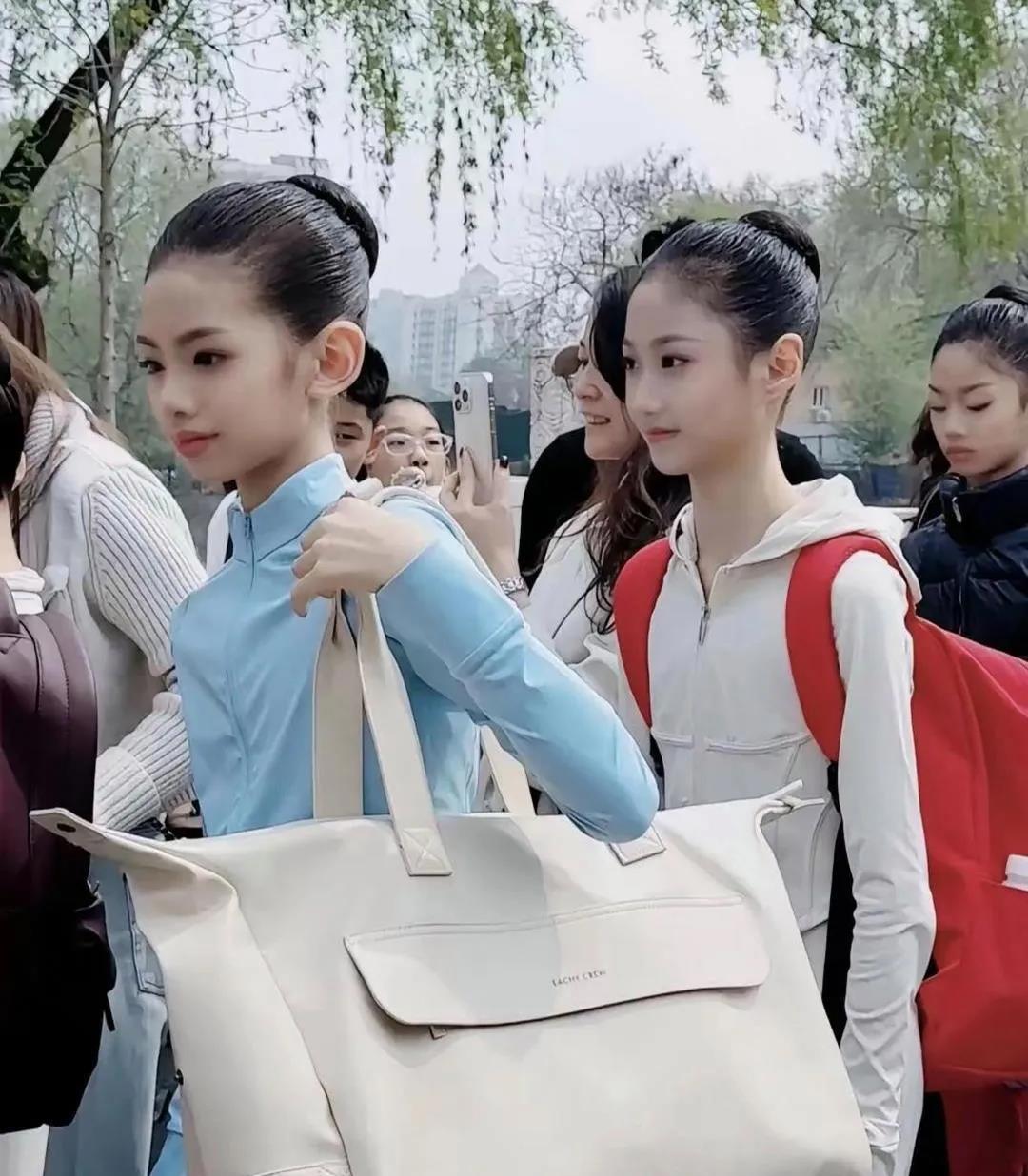 这两个小姑娘的颜值简直逆天了
北戏招生