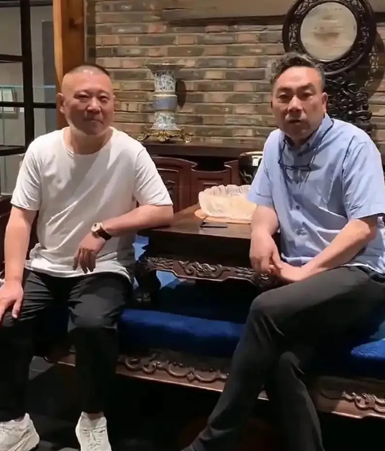 杨议认输郭德纲赢了











杨议和郭德纲之间发生了什么？两人都互不