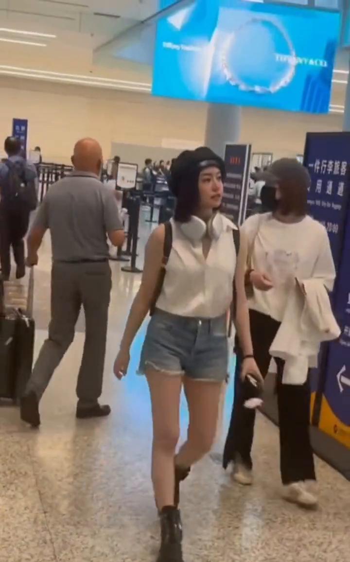陈妍希。